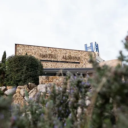 - Country Boutique Hotel